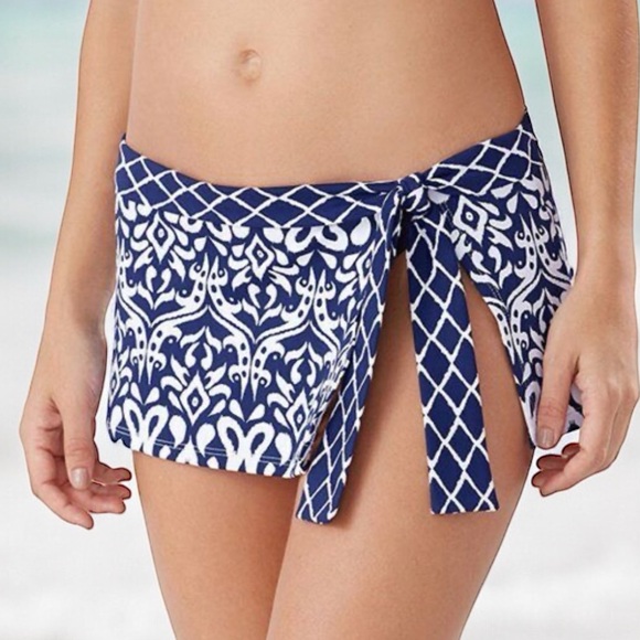 Tommy Bahama Other - Tommy Bahama Ikat Diamond Skirted Hipster